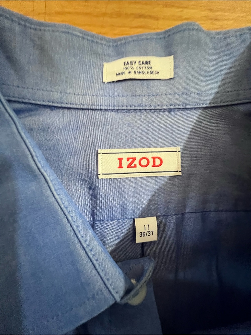 Izod Light Blue Cotton Large Dress Shirt-Collared Button-Up with a crisp collar